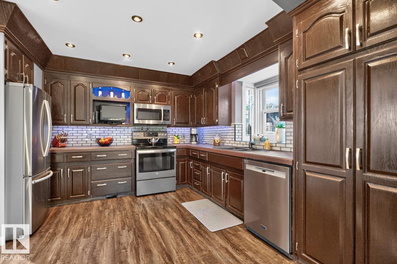 5502 48 Av Property Photo 8