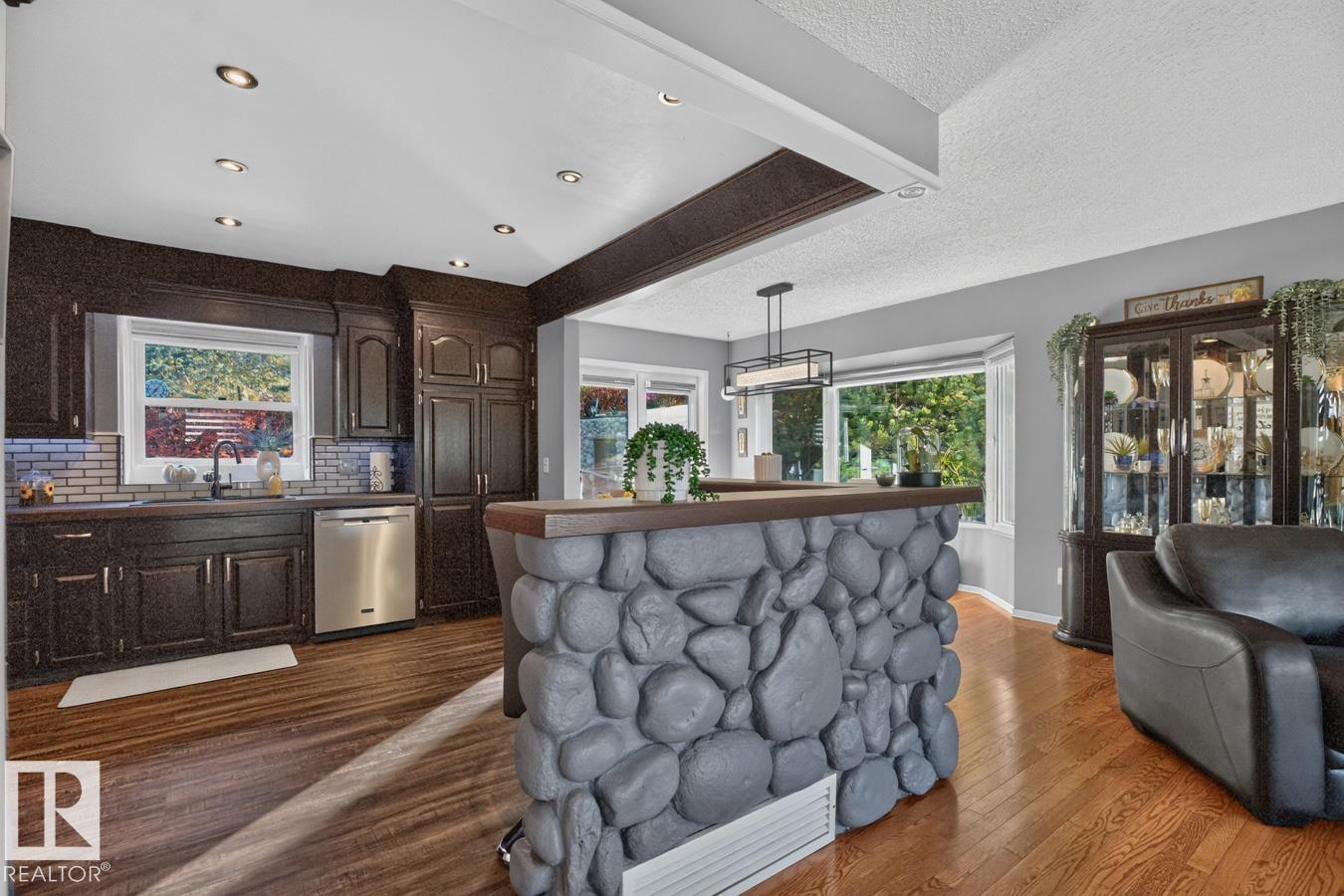 5502 48 Av Property Photo 14