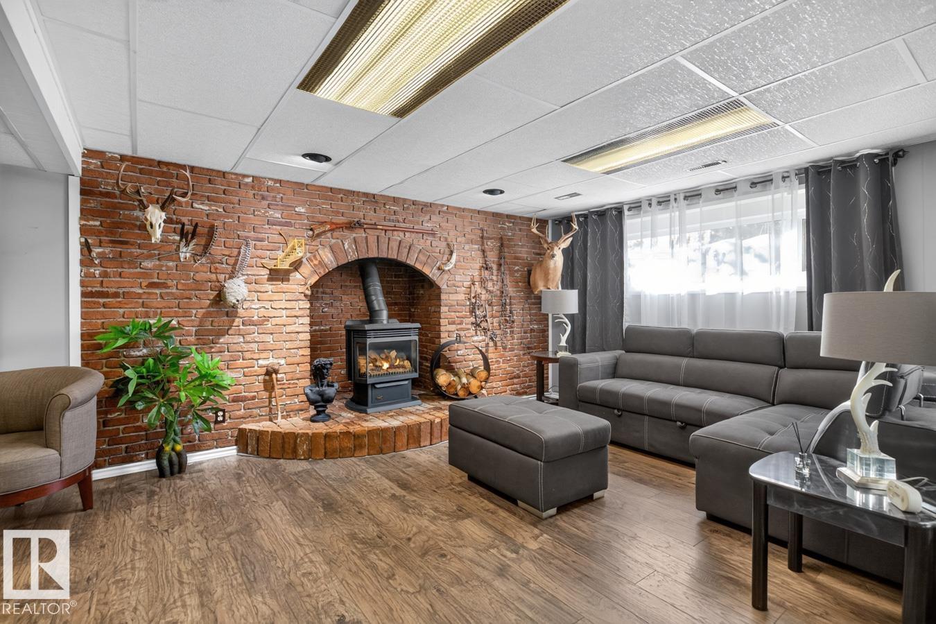 5502 48 Av Property Photo 28