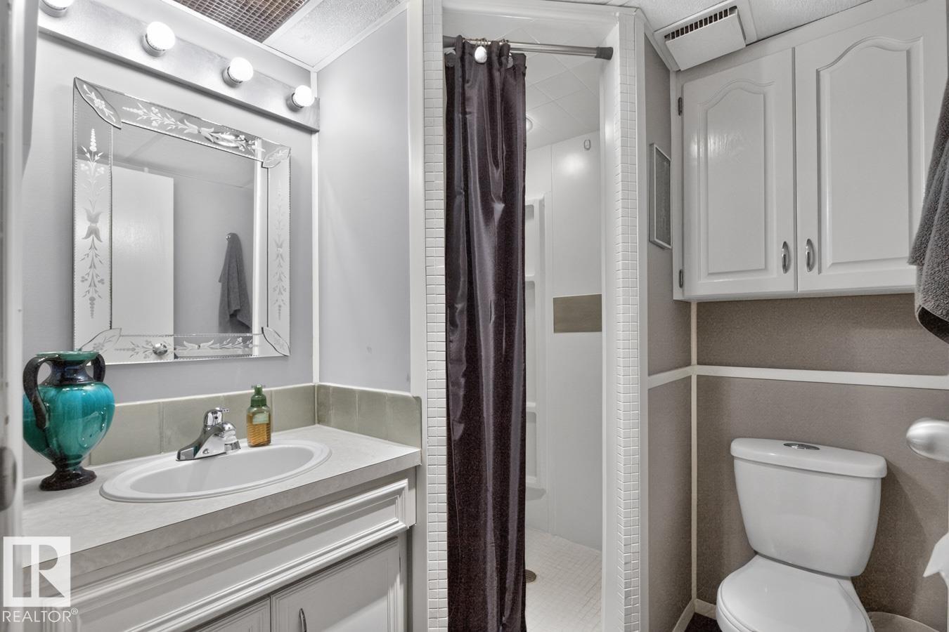 5502 48 Av Property Photo 33