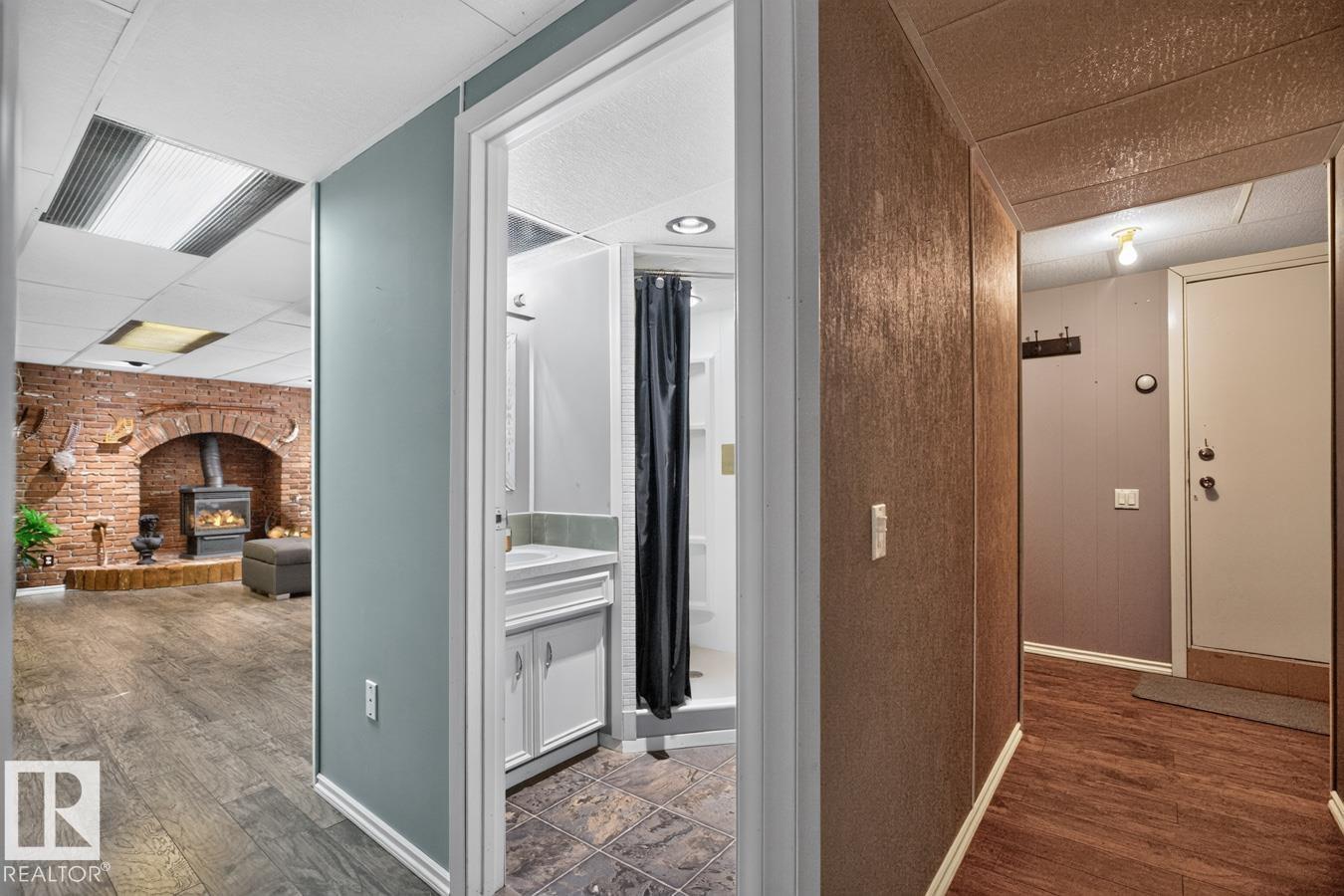 5502 48 Av Property Photo 34