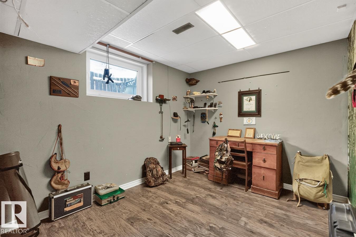 5502 48 Av Property Photo 35
