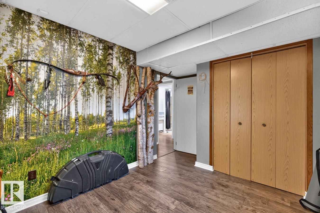 5502 48 Av Property Photo 36