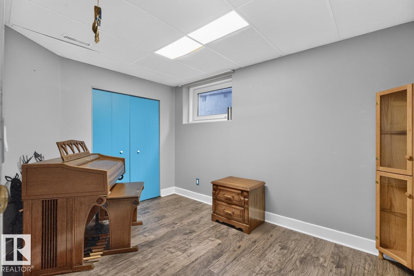 5502 48 Av Property Photo 38
