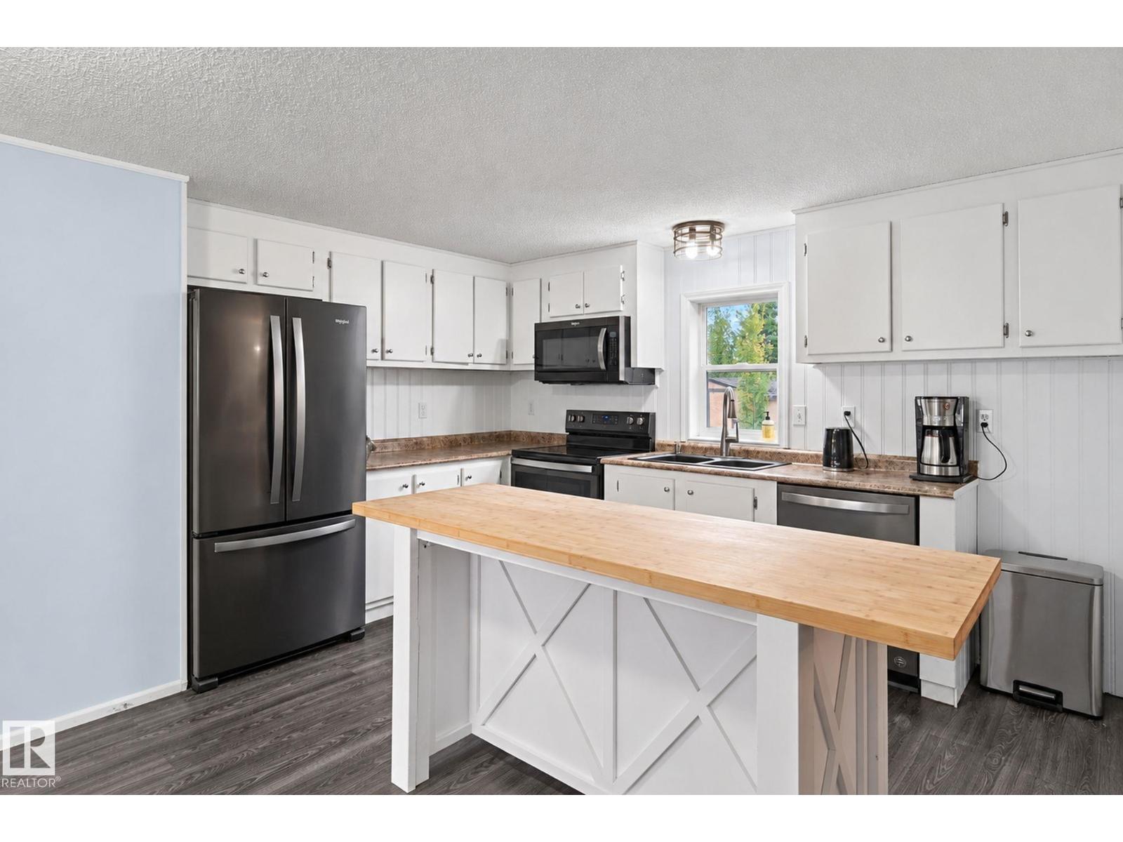 #110 3400 48 St Property Photo 2