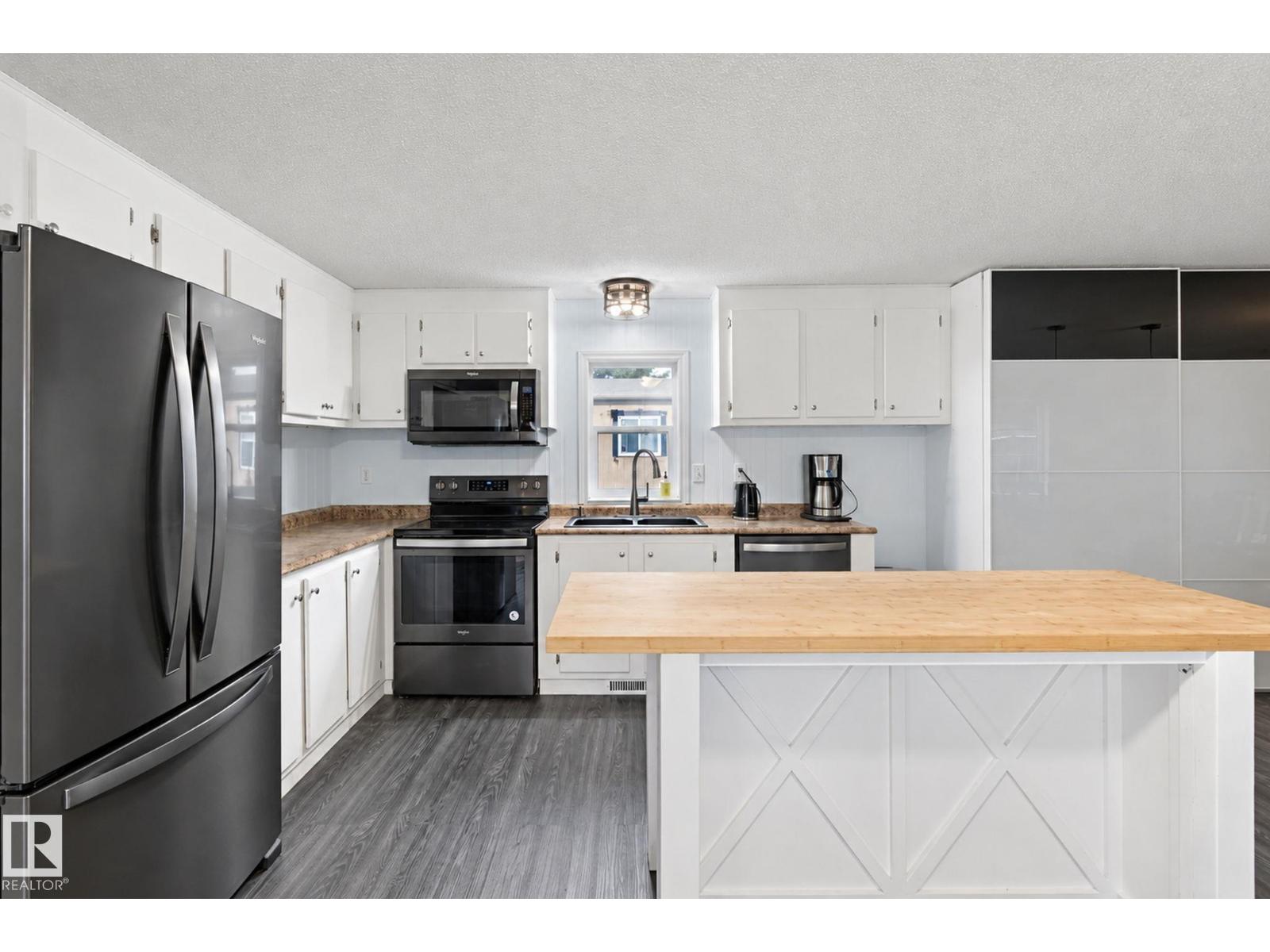 #110 3400 48 St Property Photo 3