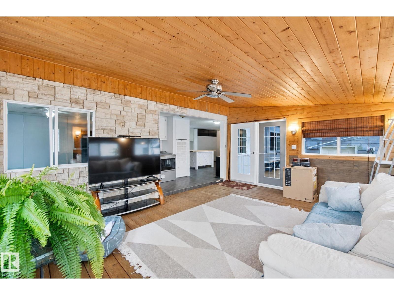 #110 3400 48 St Property Photo 11