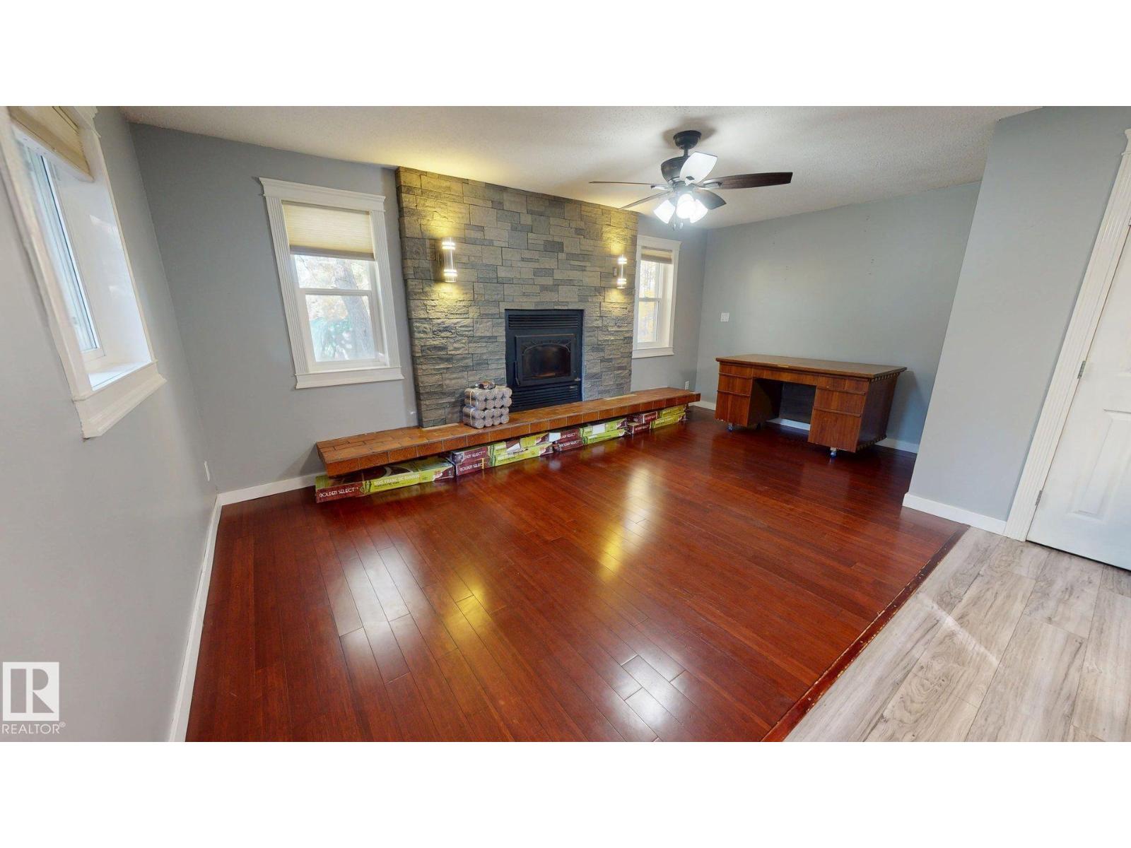 9712 209 St Nw Property Photo 2