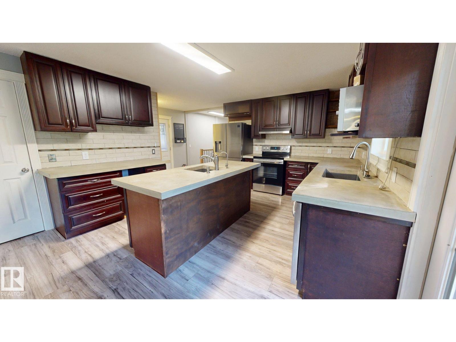 9712 209 St Nw Property Photo 4