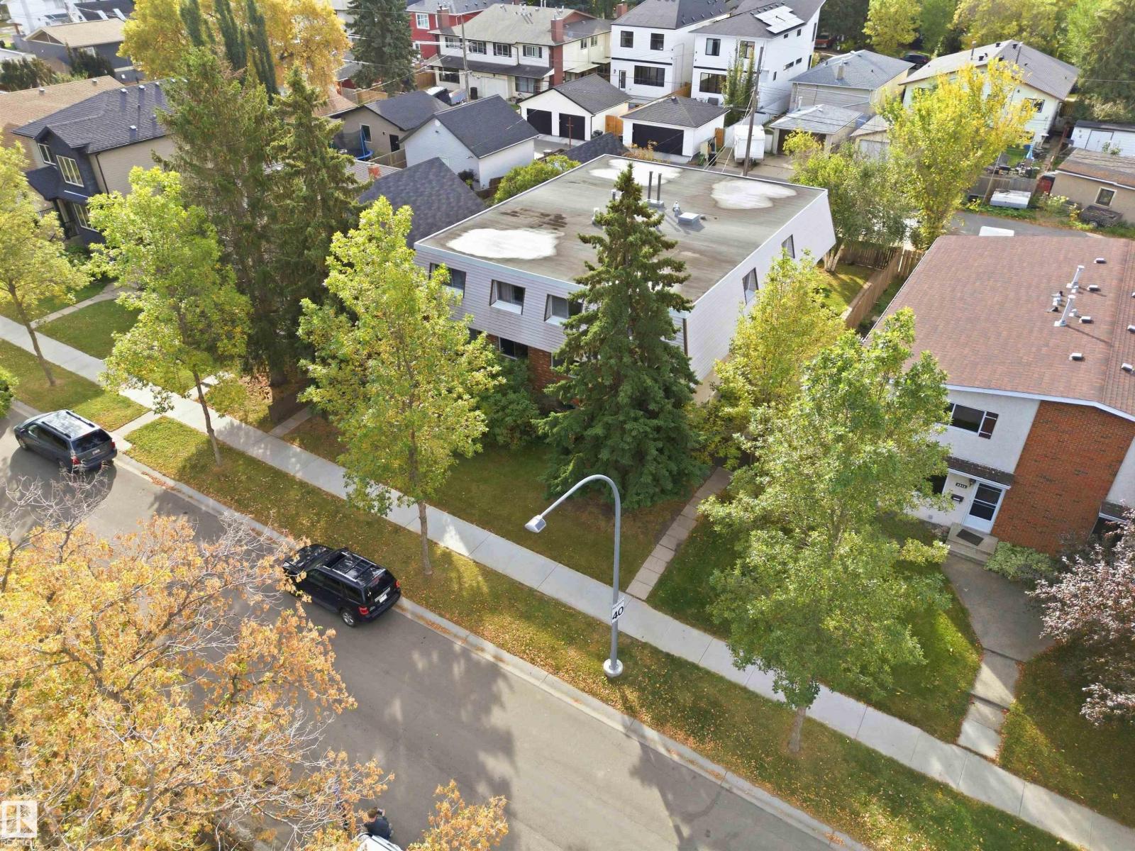 8945 78 Av Nw Property Photo 2