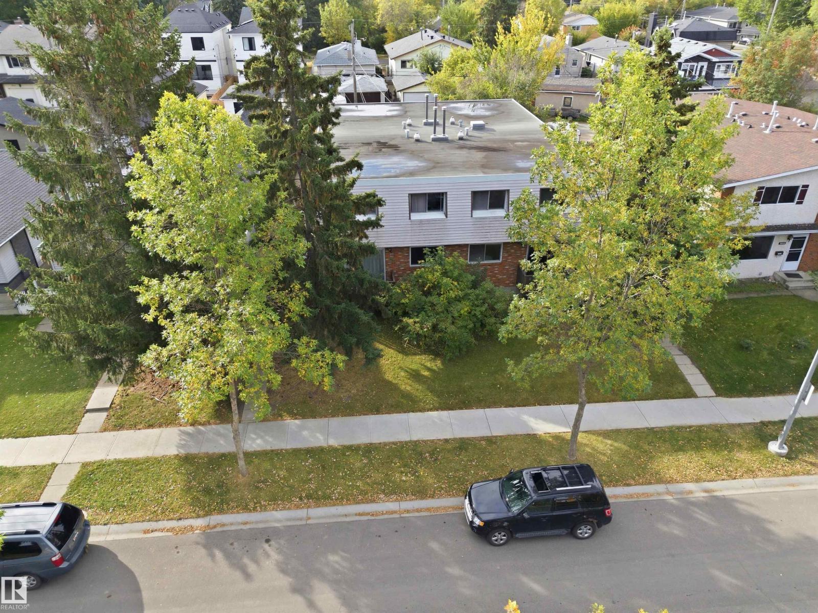 8945 78 Av Nw Property Photo 3