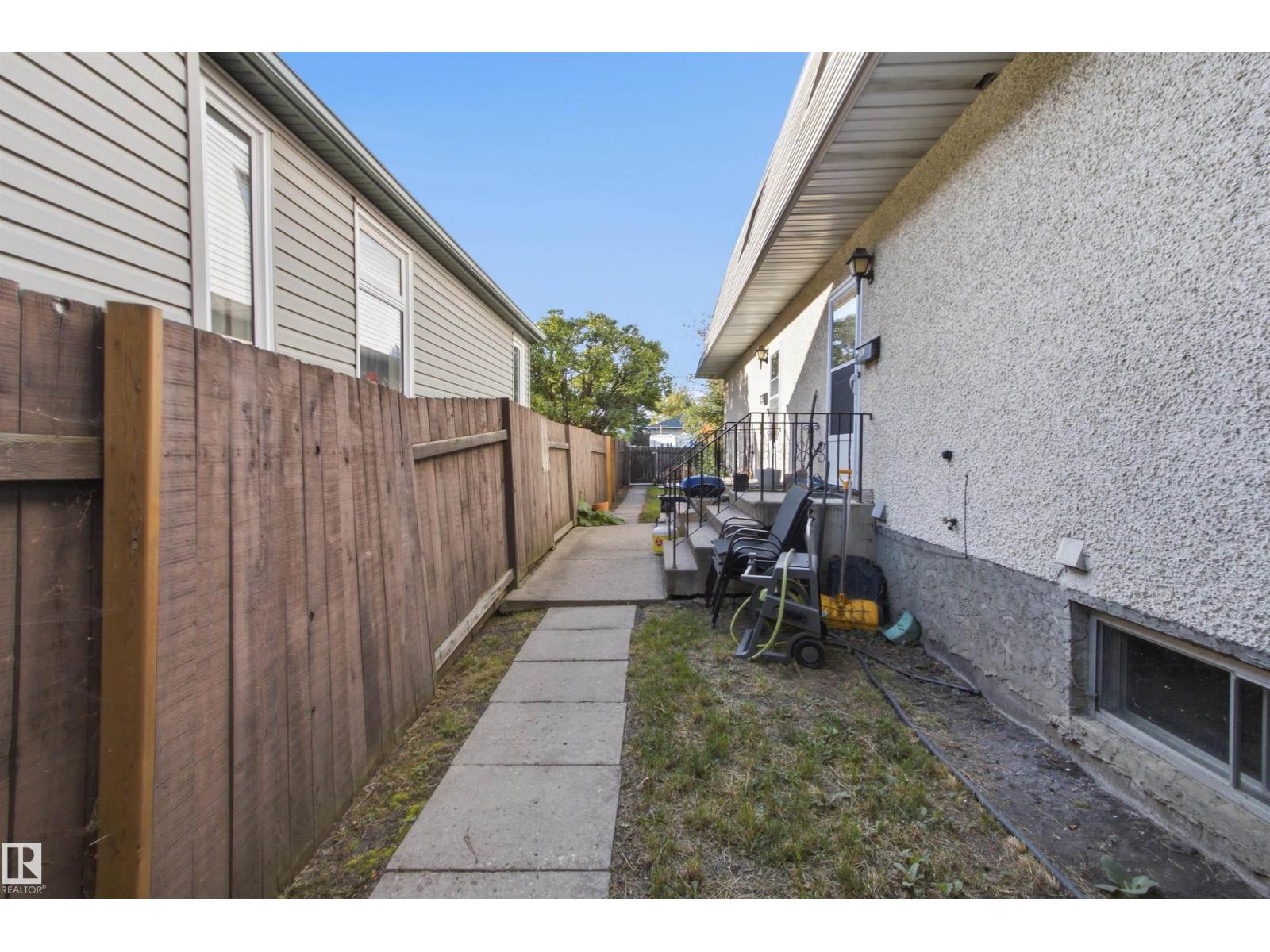 8945 78 Av Nw Property Photo 18