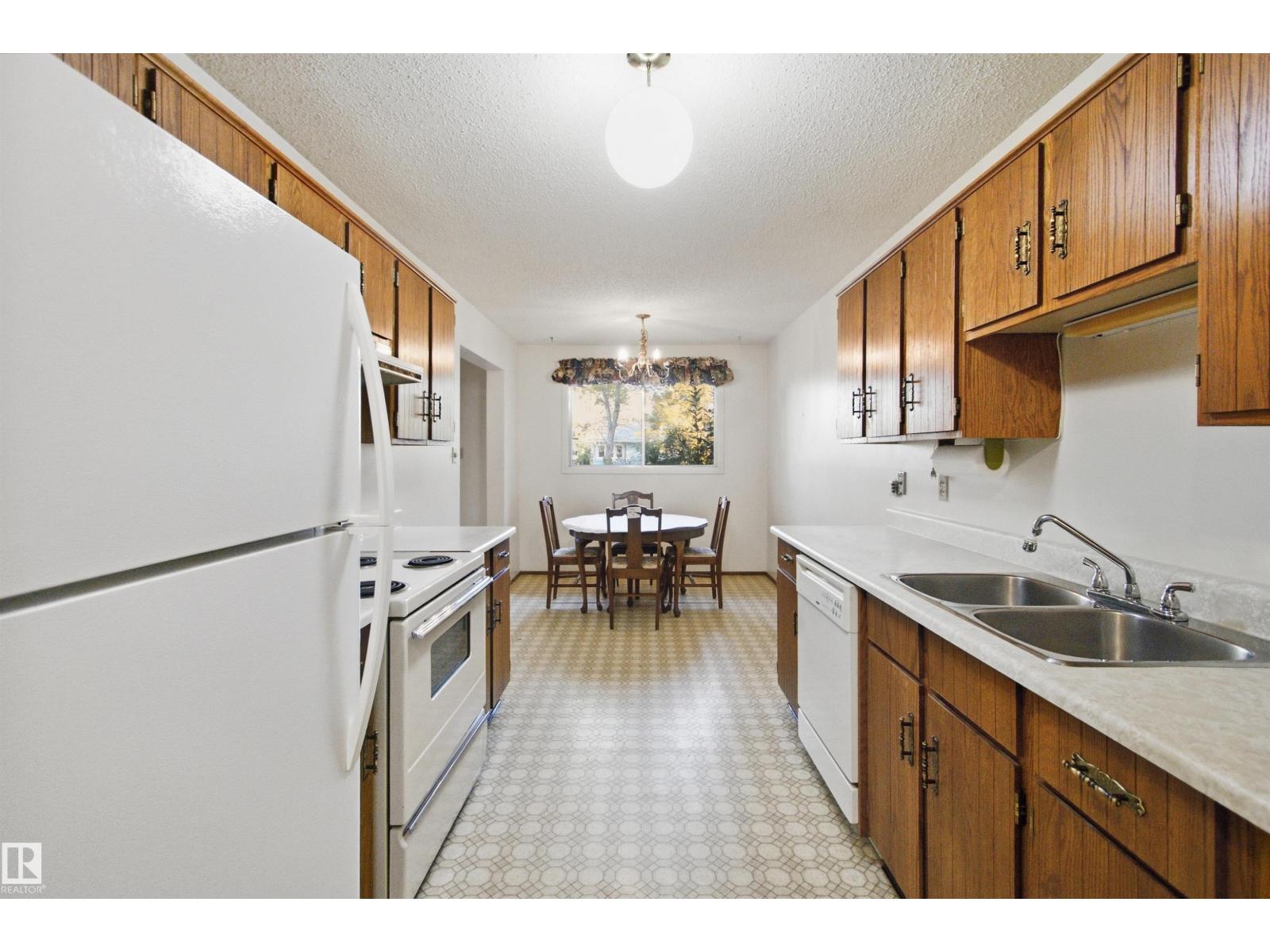 8945 78 Av Nw Property Photo 32