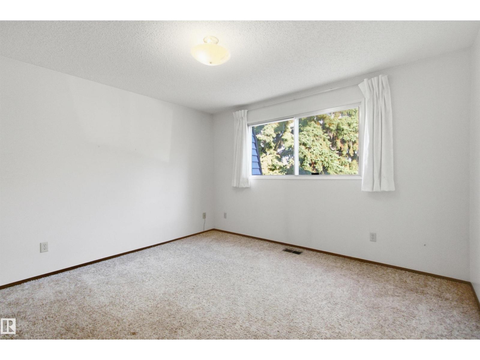 8945 78 Av Nw Property Photo 34