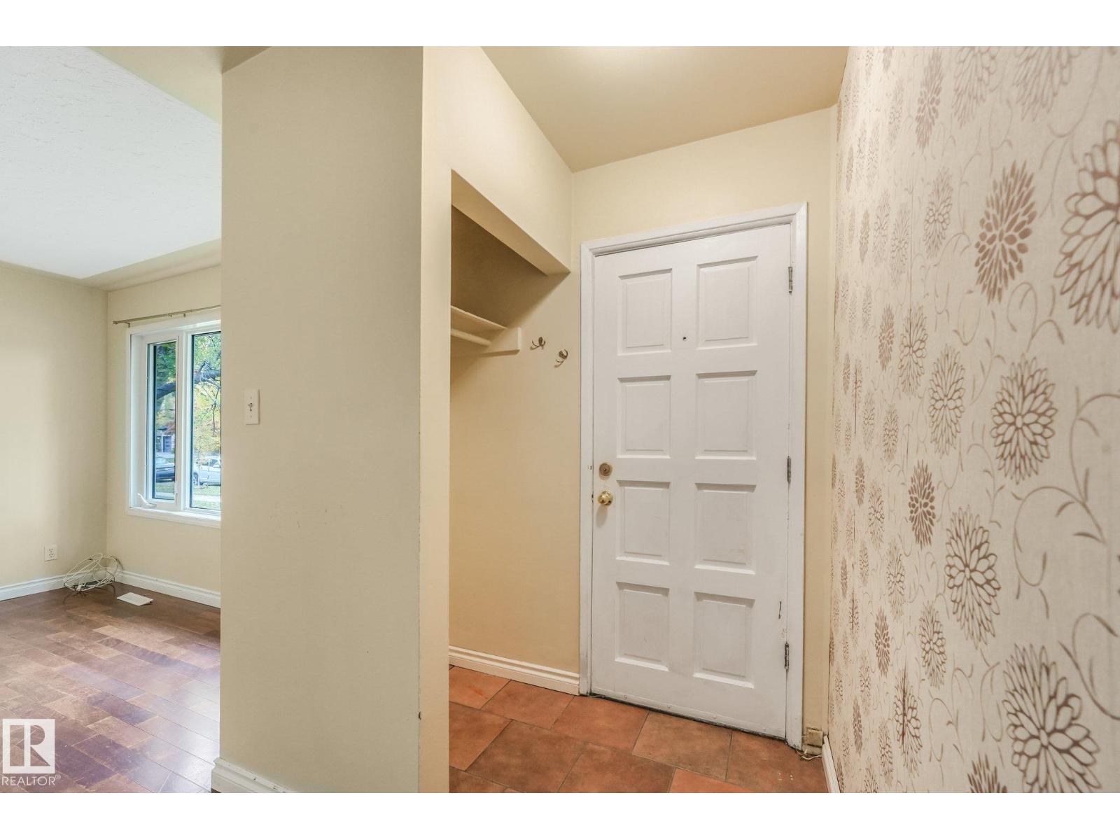 9256 148 St Nw Property Photo 5
