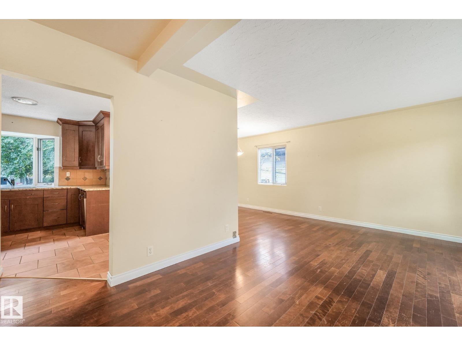 9256 148 St Nw Property Photo 6
