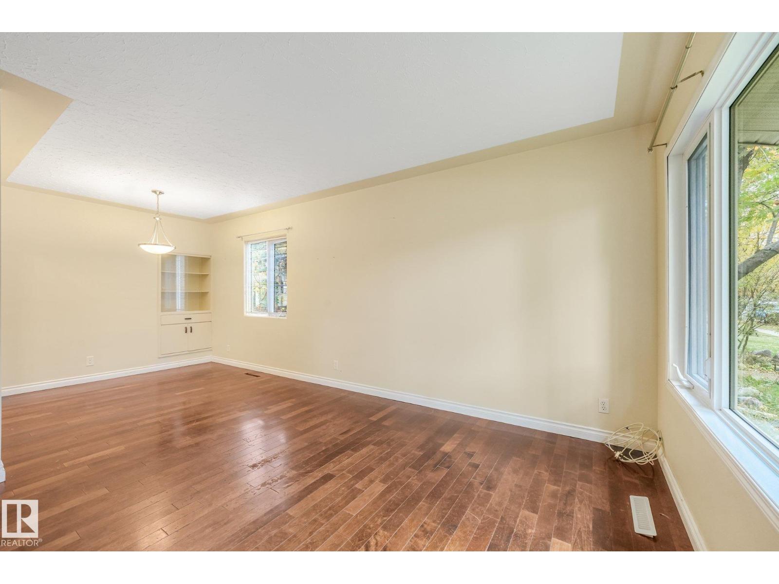 9256 148 St Nw Property Photo 8