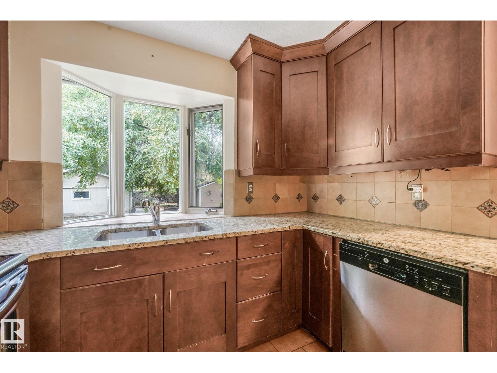 9256 148 St Nw Property Photo 14