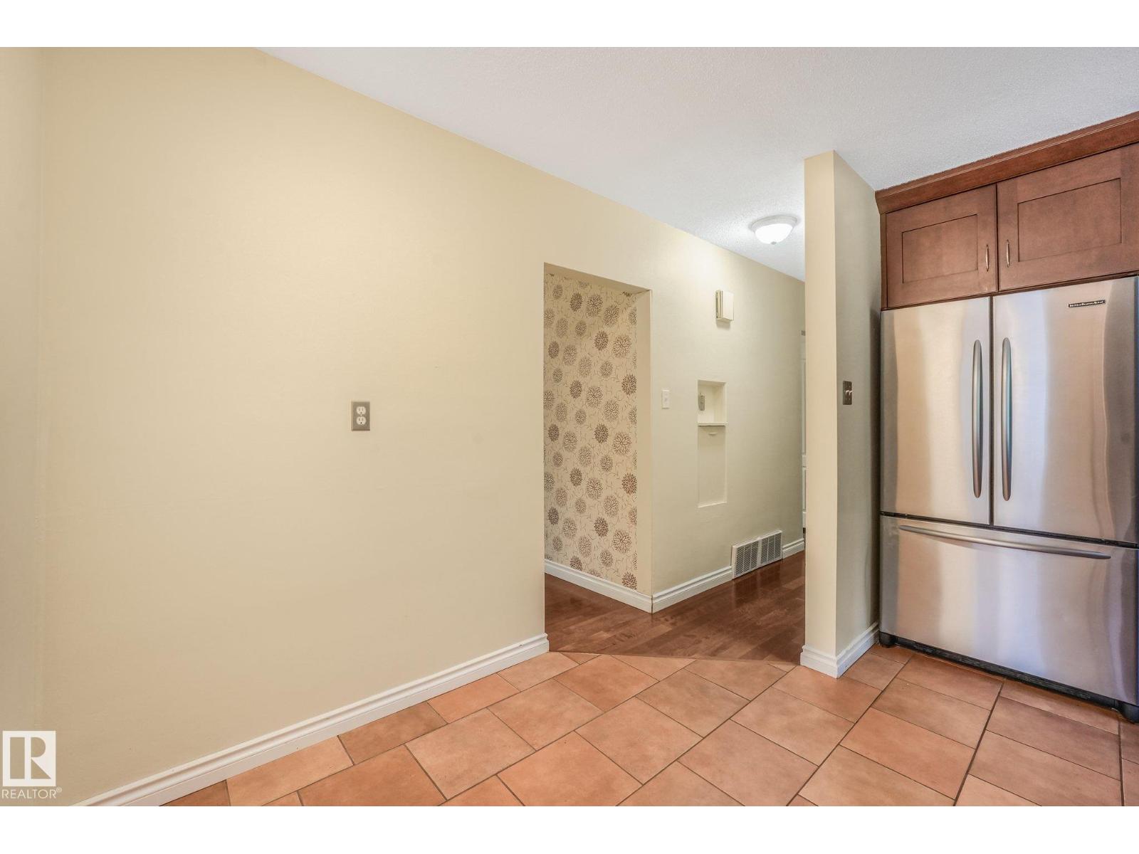 9256 148 St Nw Property Photo 16