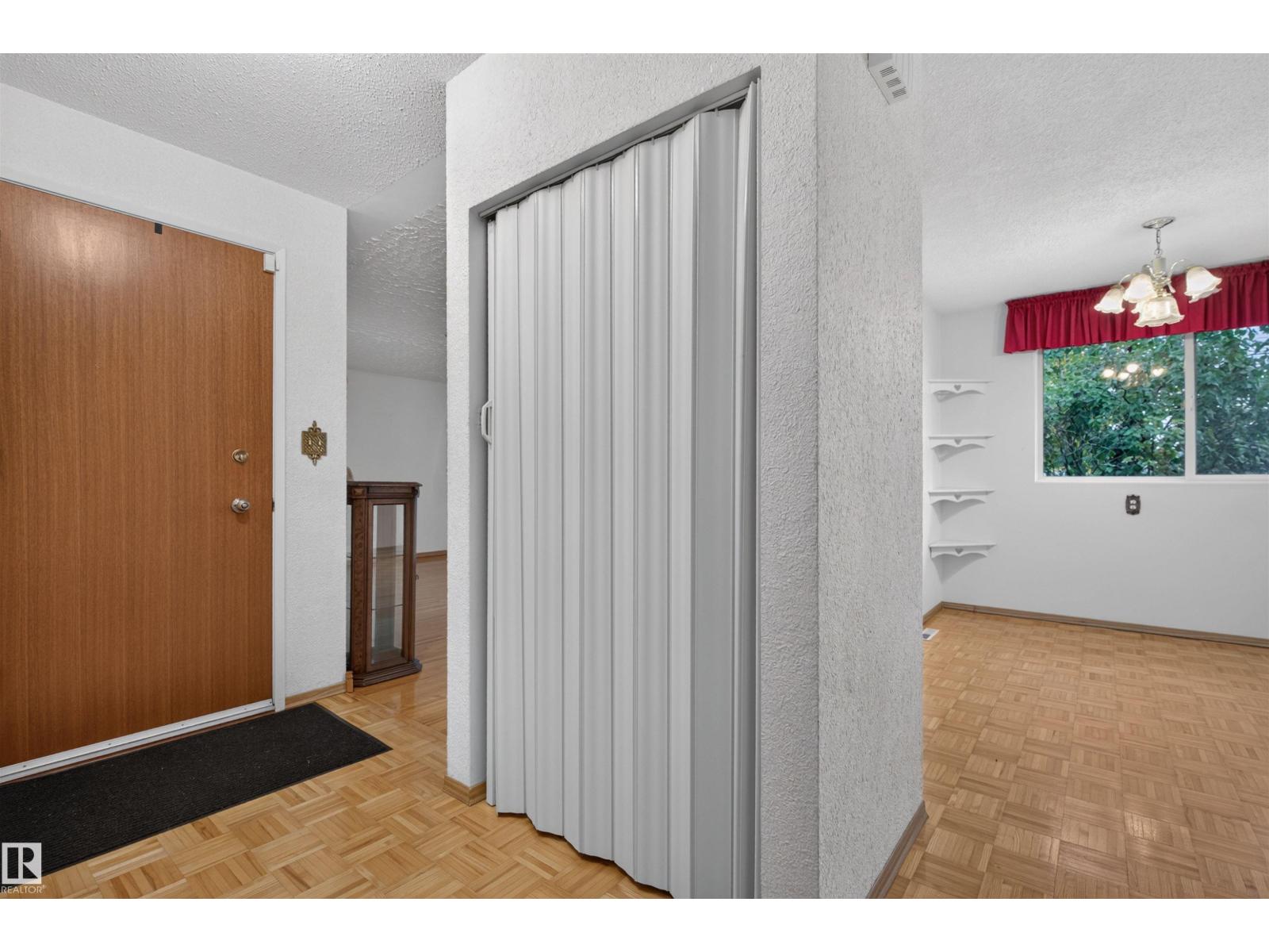 8628 135 Av Nw Property Photo 2