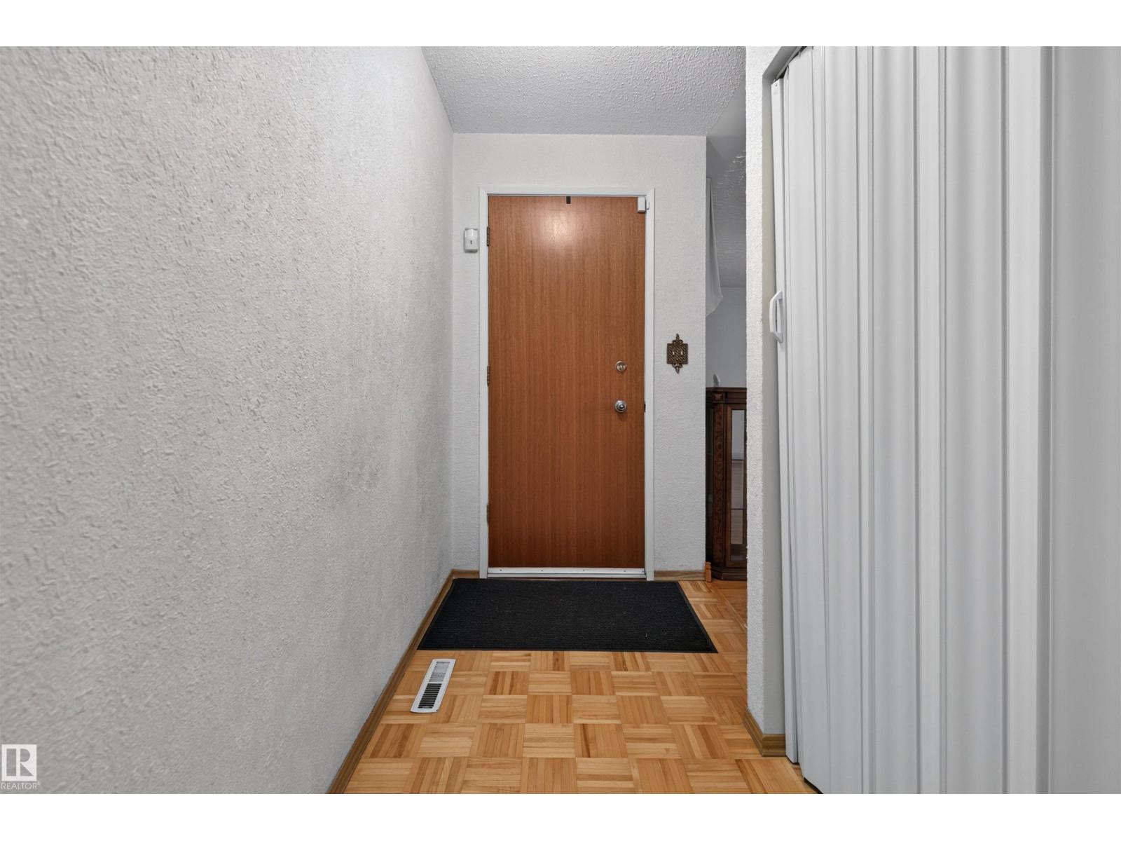 8628 135 Av Nw Property Photo 3