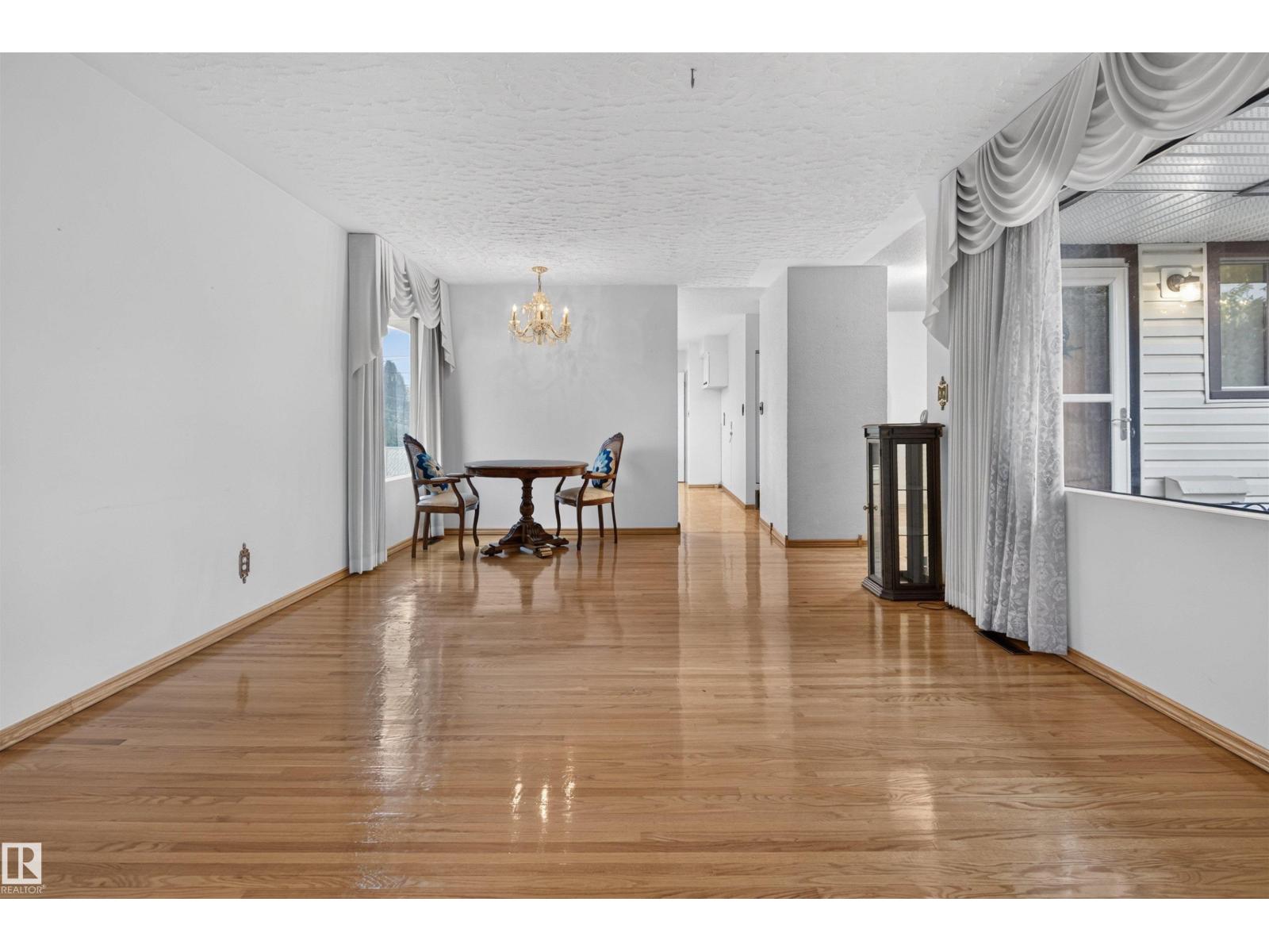 8628 135 Av Nw Property Photo 5
