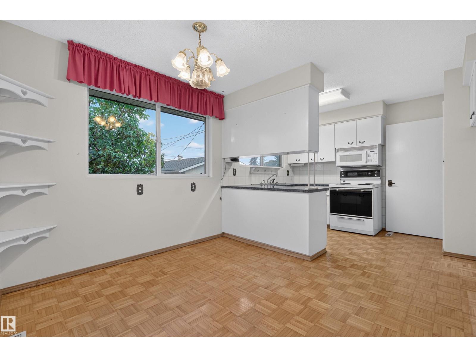8628 135 Av Nw Property Photo 7
