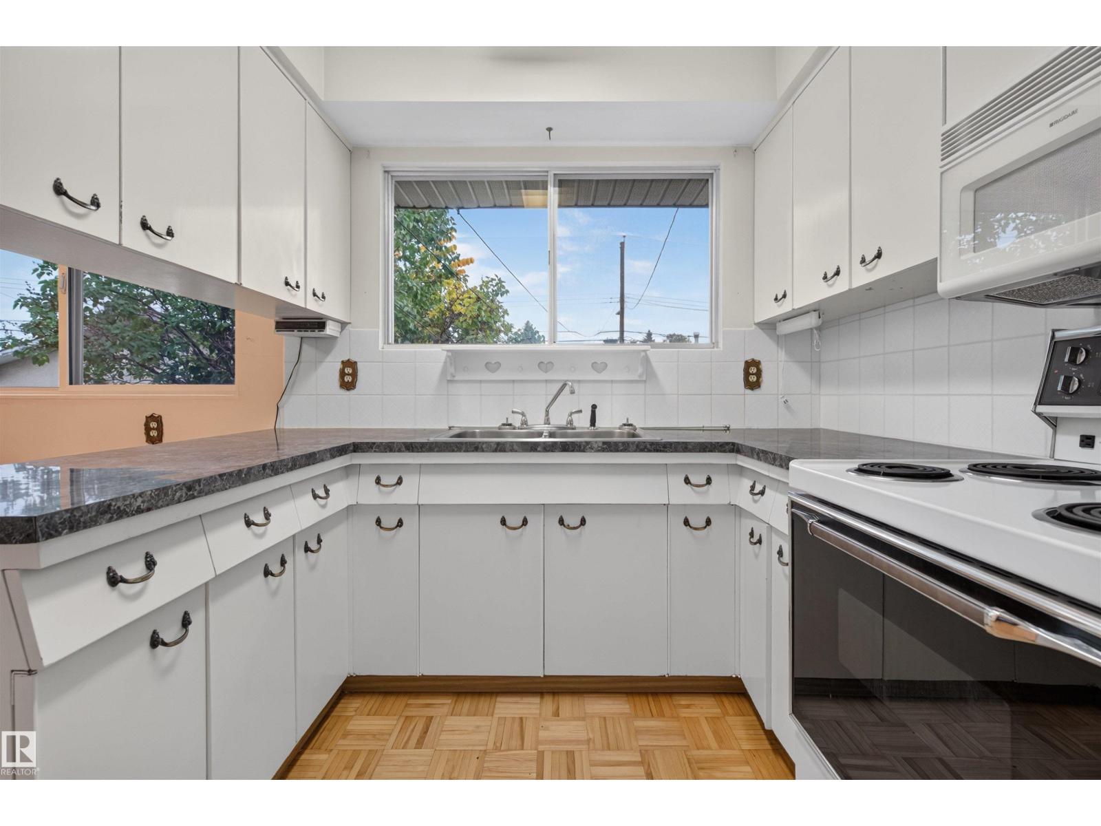 8628 135 Av Nw Property Photo 9