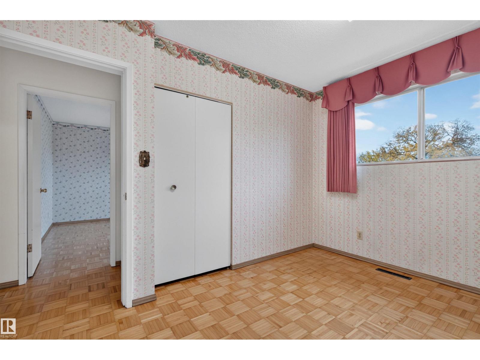 8628 135 Av Nw Property Photo 14
