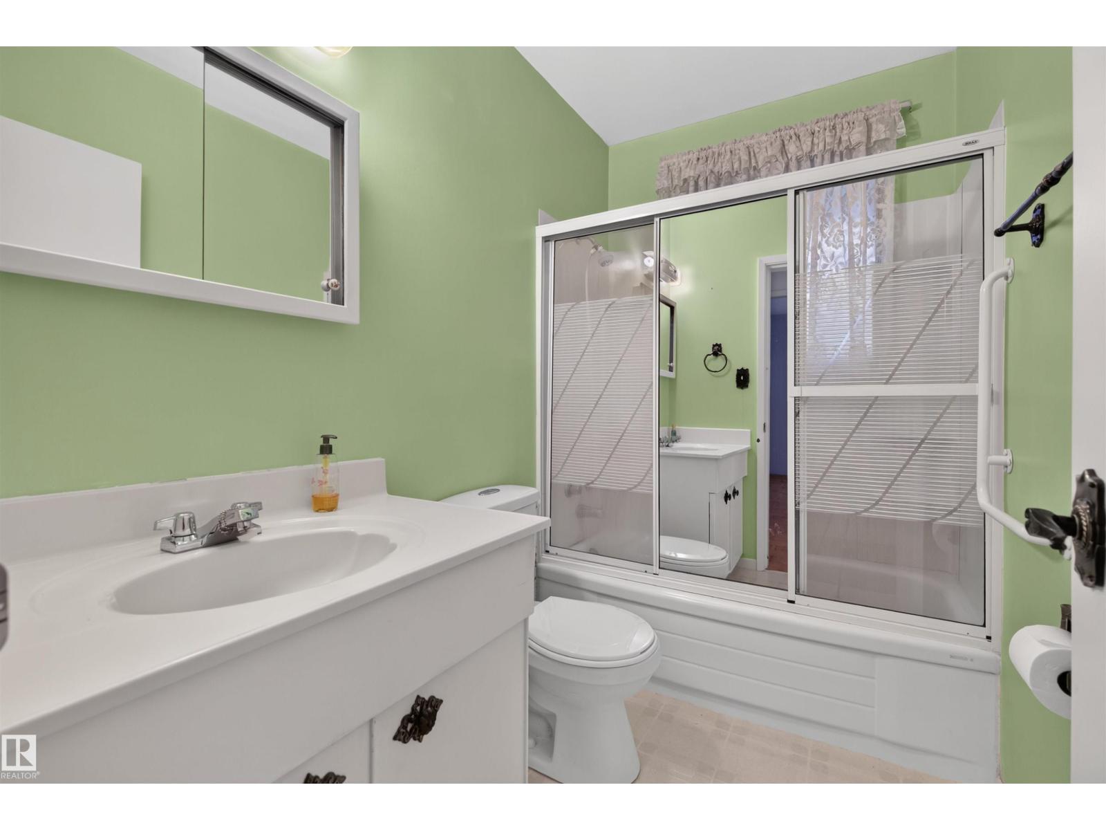 8628 135 Av Nw Property Photo 16