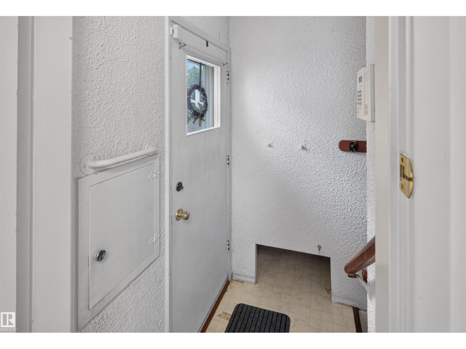 8628 135 Av Nw Property Photo 17