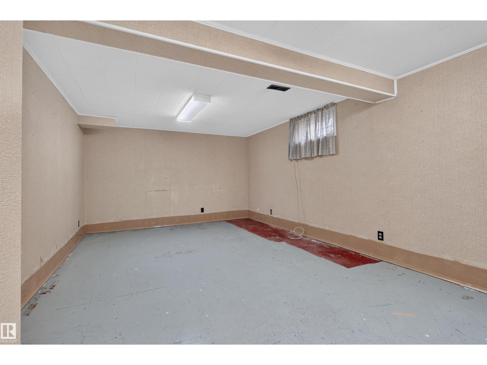 8628 135 Av Nw Property Photo 18