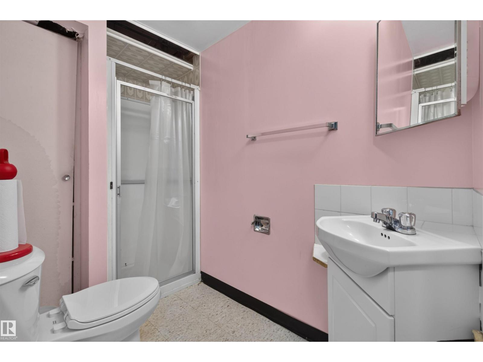 8628 135 Av Nw Property Photo 20
