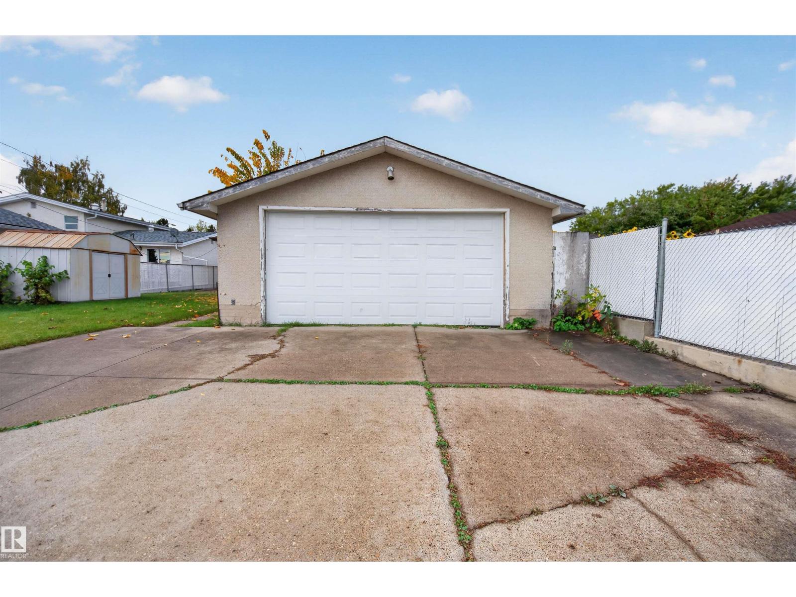 8628 135 Av Nw Property Photo 23