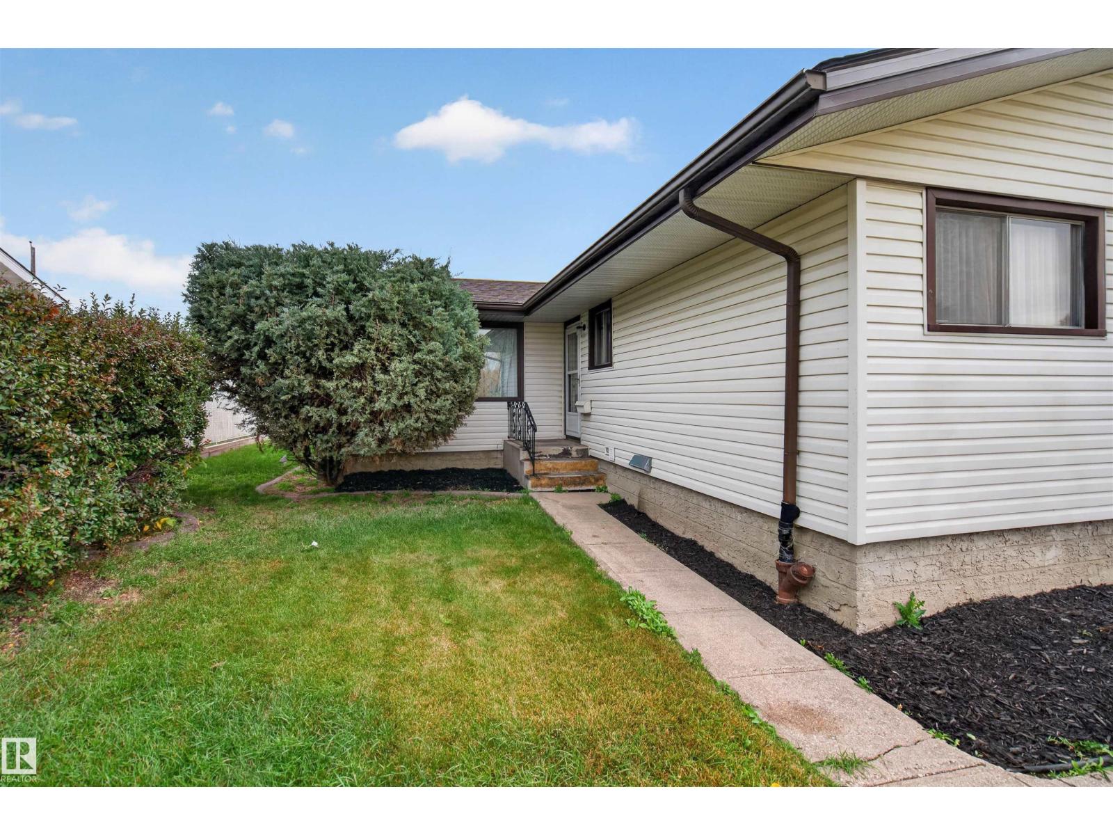 8628 135 Av Nw Property Photo 25