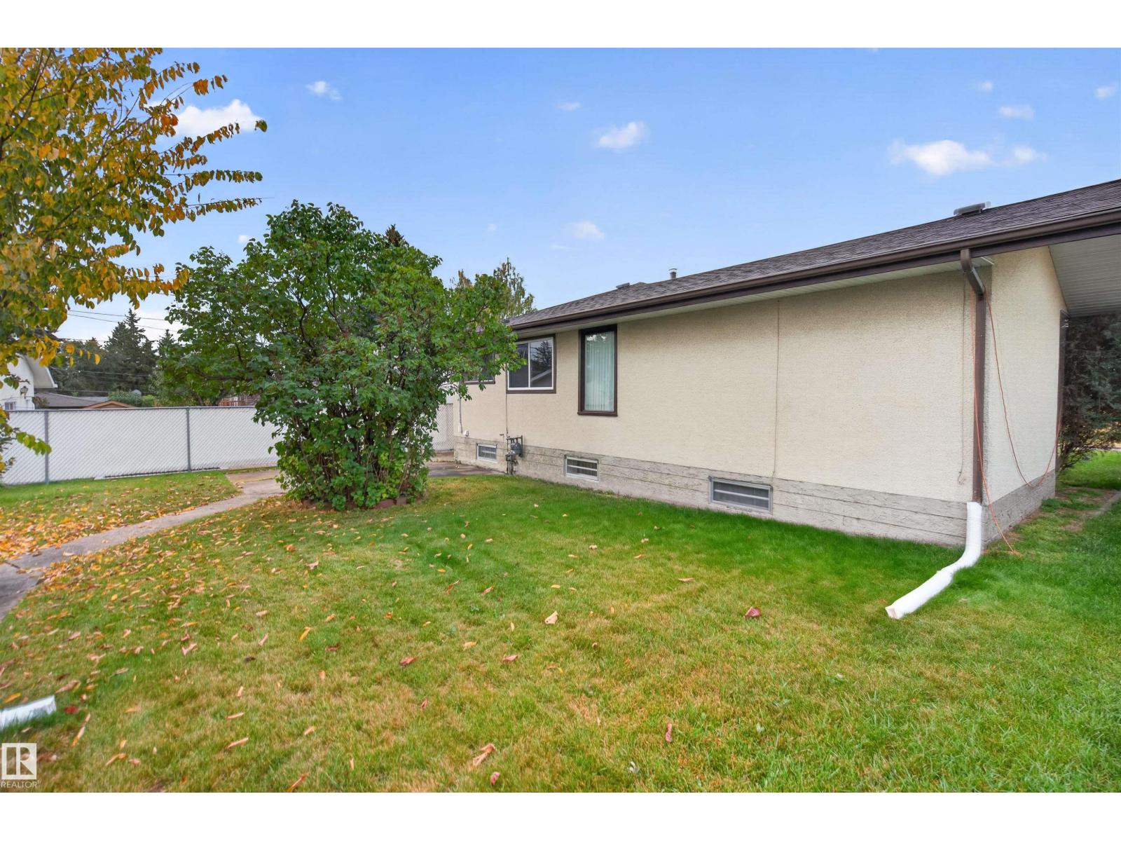 8628 135 Av Nw Property Photo 26