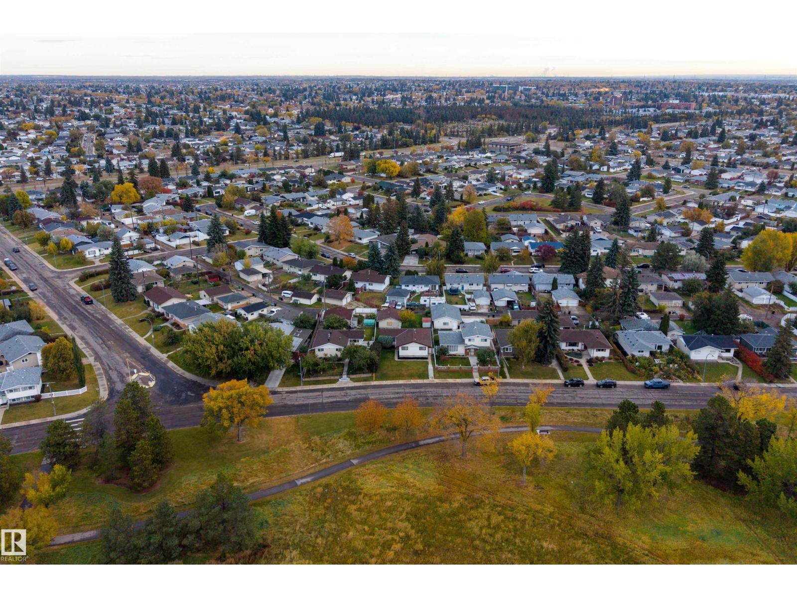 8628 135 Av Nw Property Photo 29