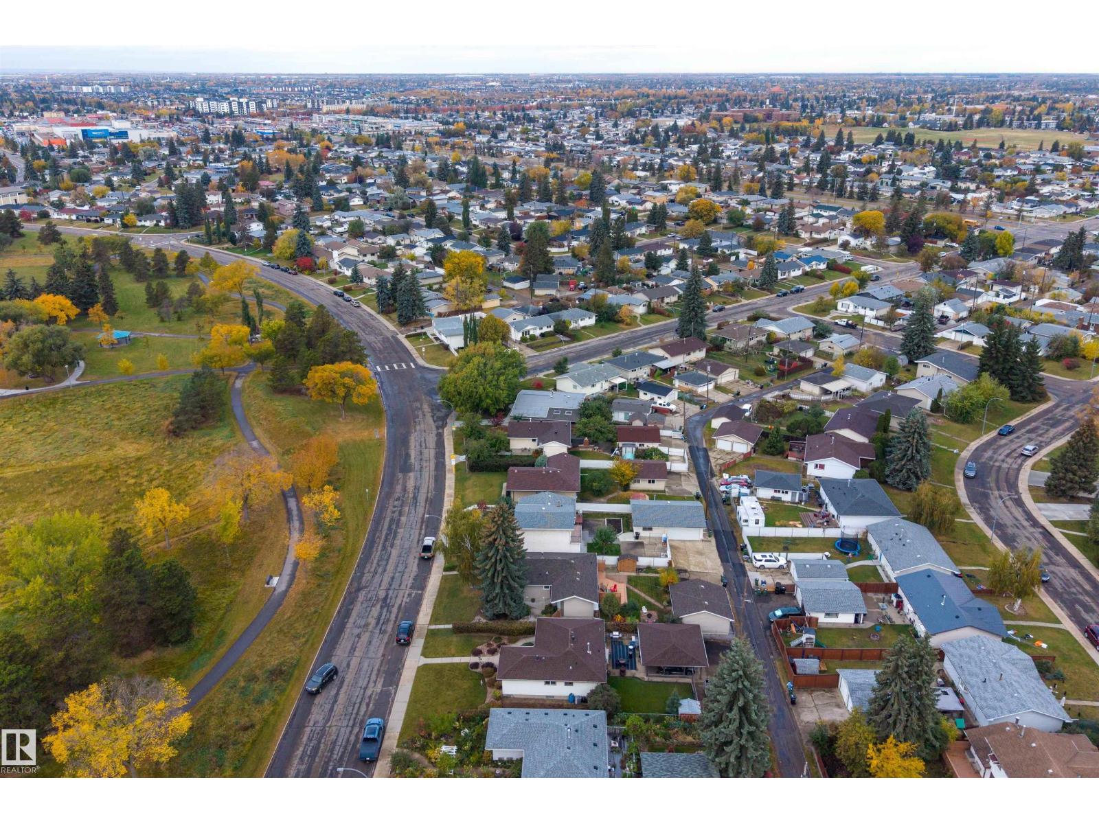 8628 135 Av Nw Property Photo 30