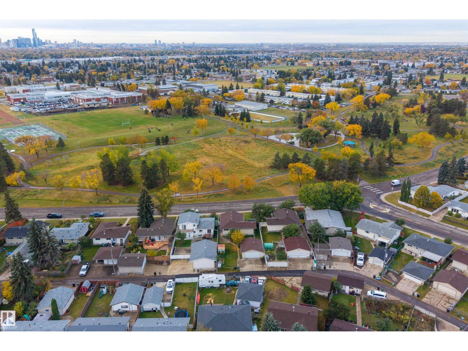 8628 135 Av Nw Property Photo 31