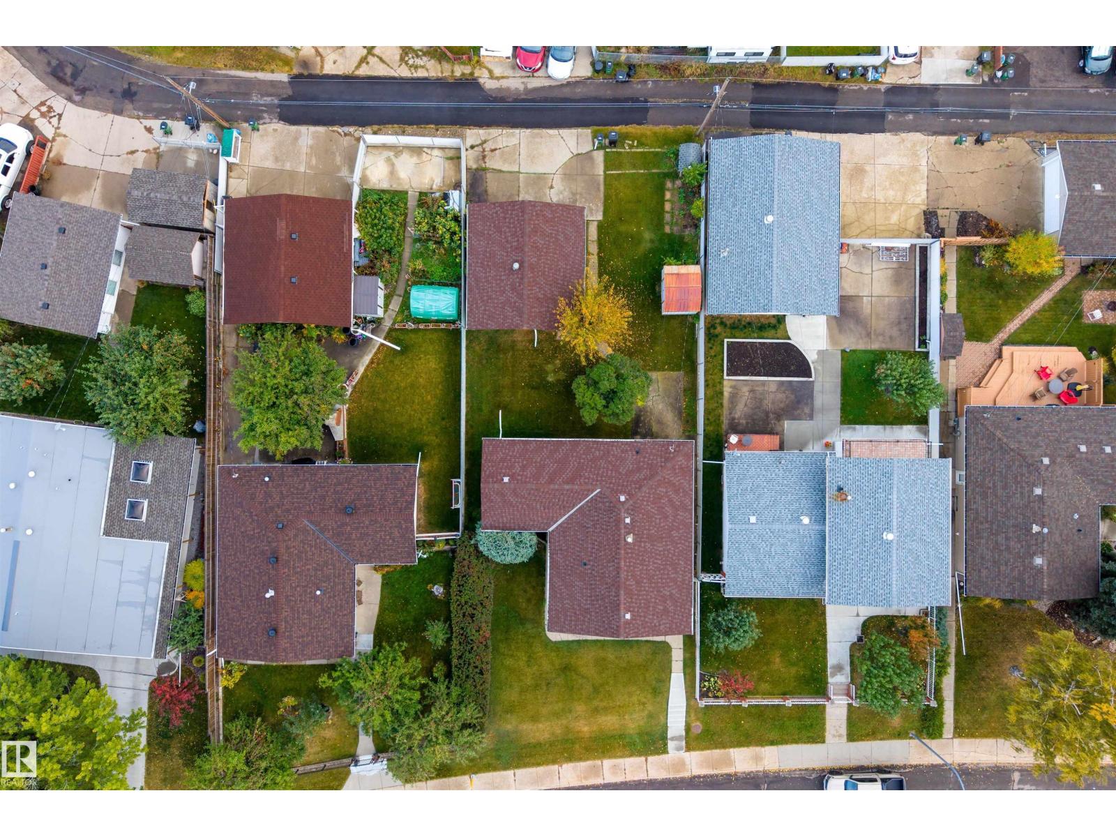 8628 135 Av Nw Property Photo 33