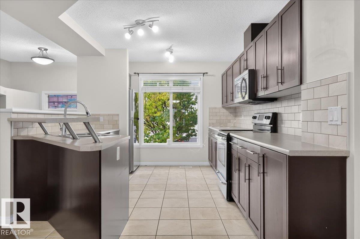 #61 1804 70 St Sw Property Photo 5