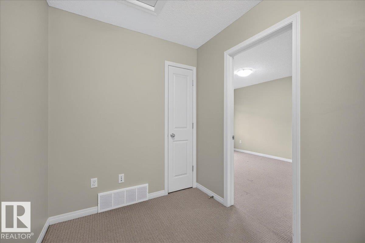#61 1804 70 St Sw Property Photo 17