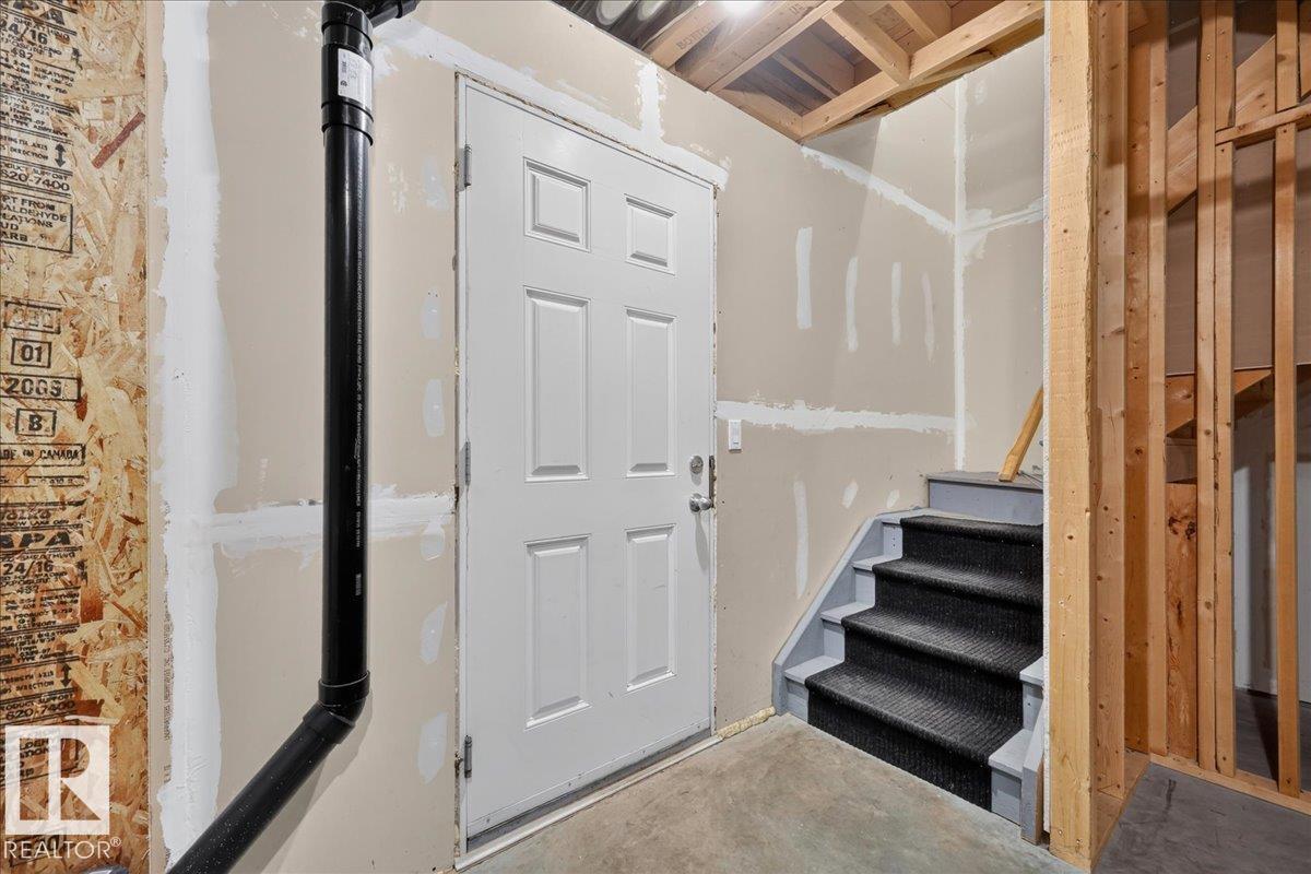 #61 1804 70 St Sw Property Photo 32