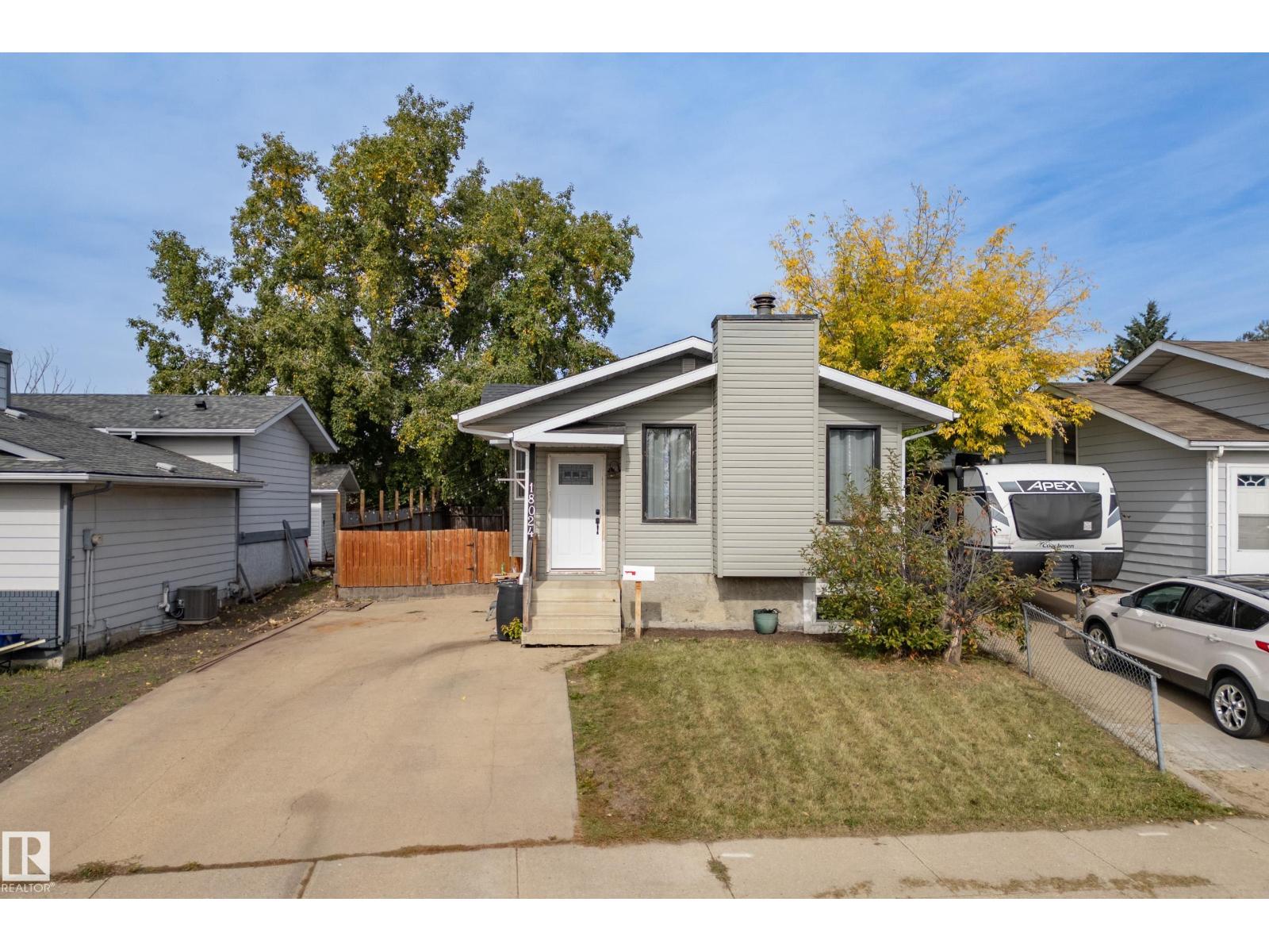 18024 73 Av Nw Property Photo 2
