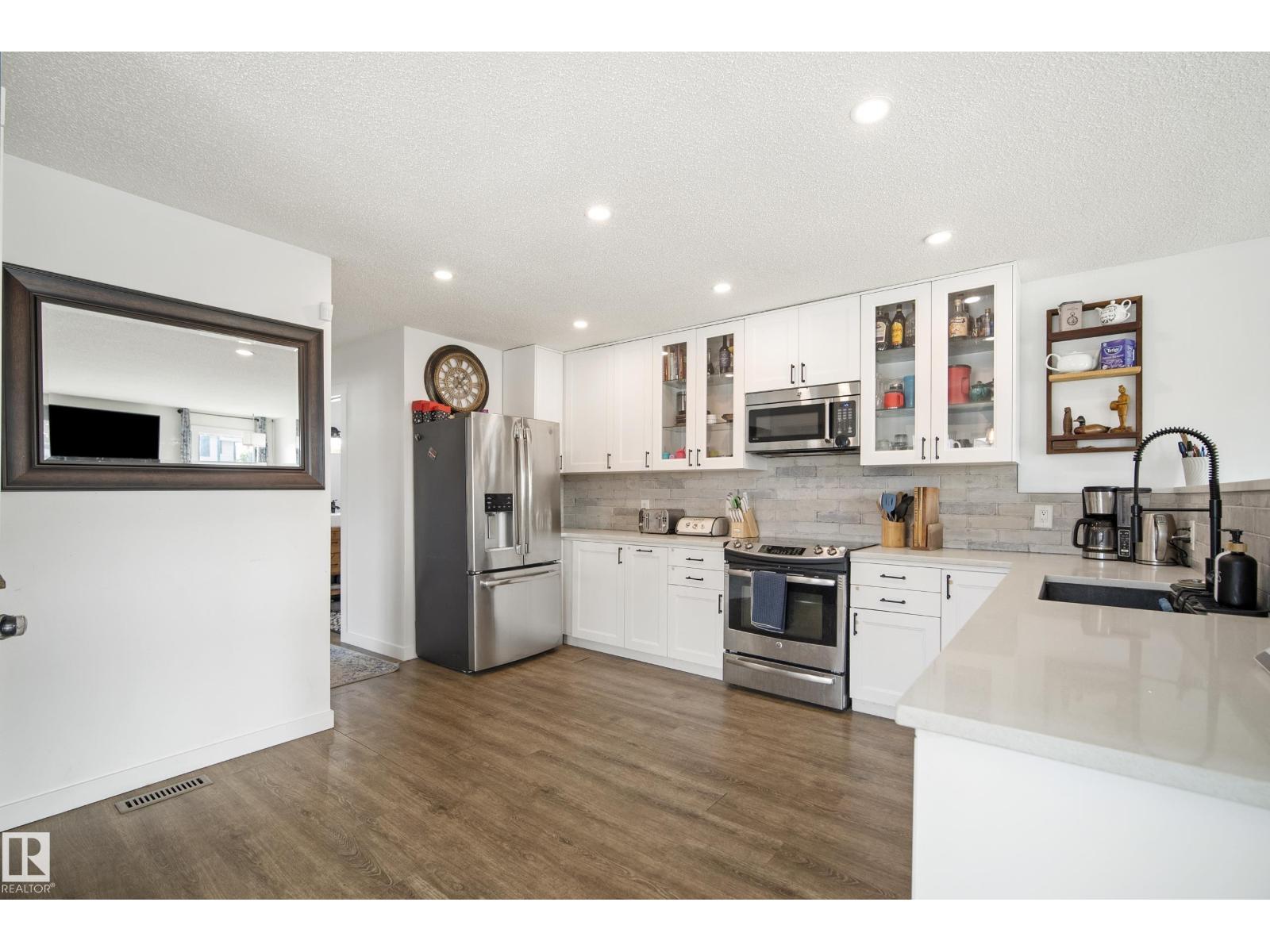 18024 73 Av Nw Property Photo 3