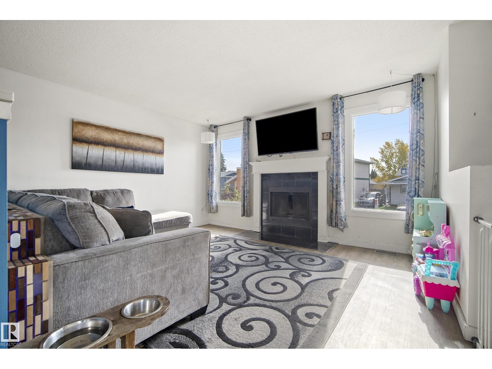 18024 73 Av Nw Property Photo 5