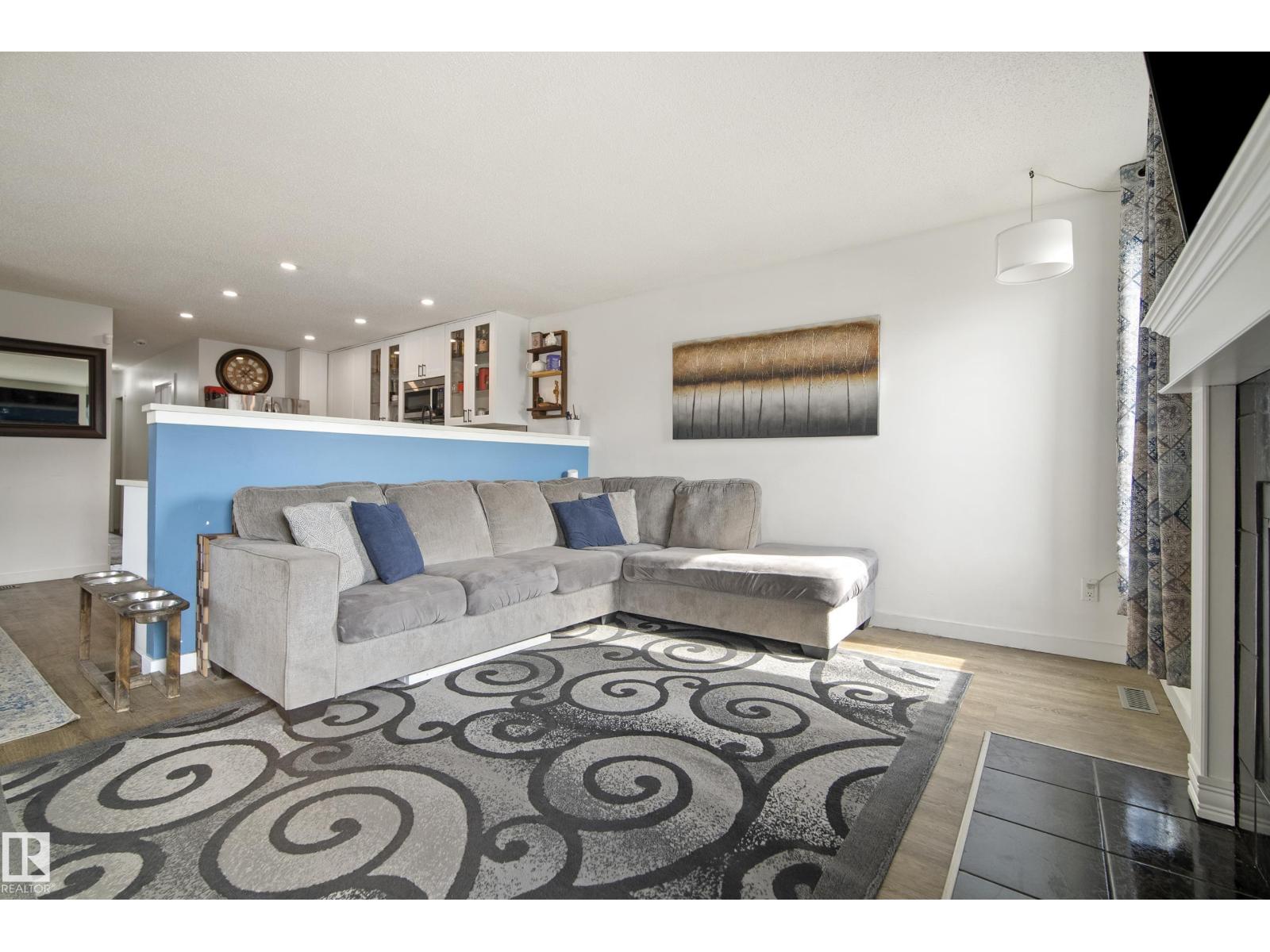 18024 73 Av Nw Property Photo 6