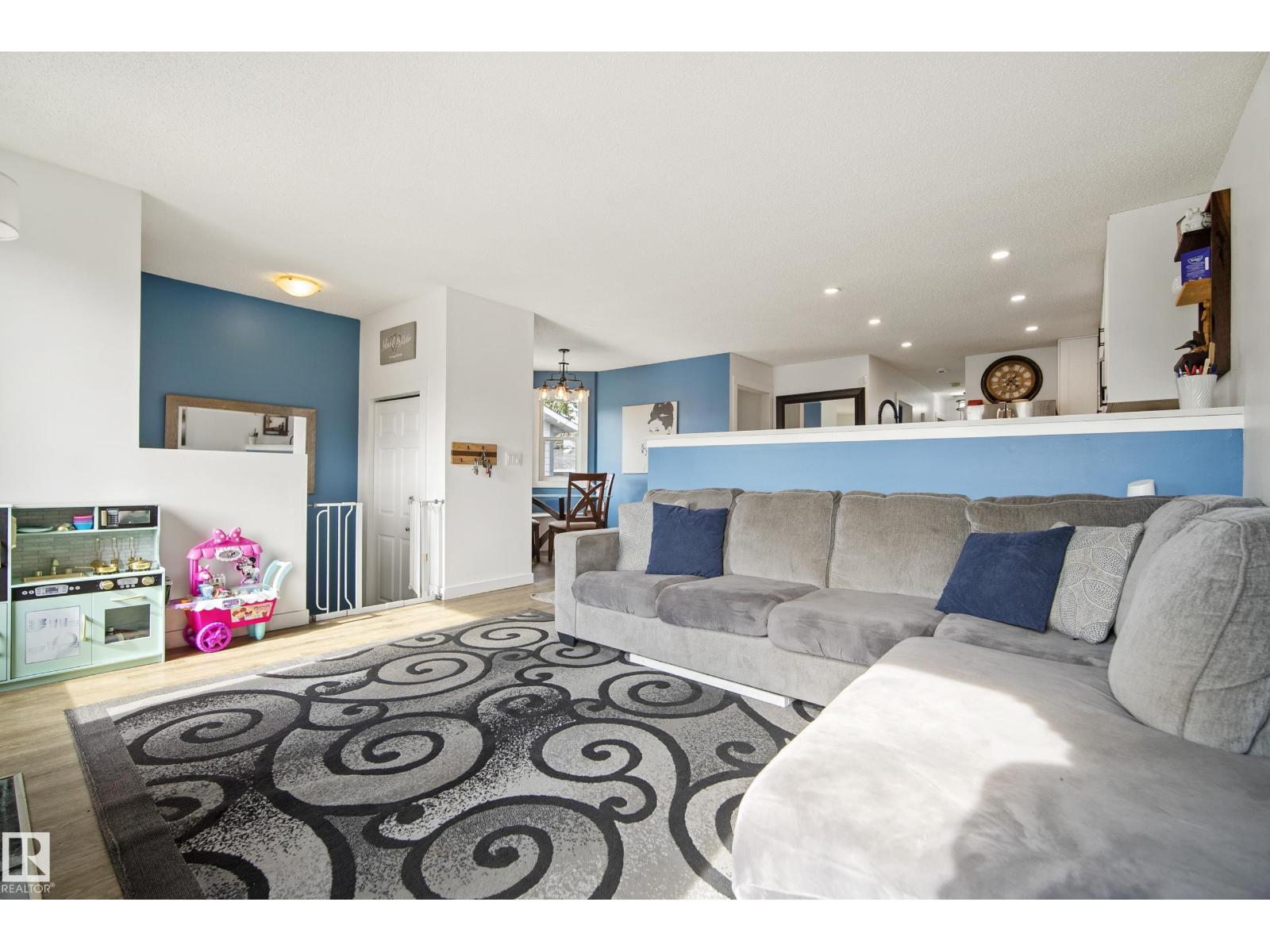 18024 73 Av Nw Property Photo 7