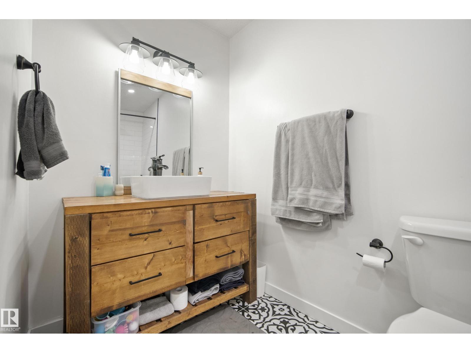 18024 73 Av Nw Property Photo 13