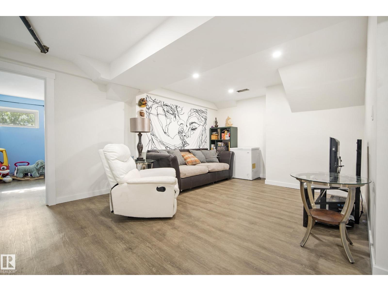 18024 73 Av Nw Property Photo 21